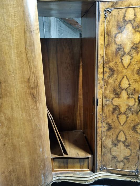 Armadio Deco' in Radica di Noce