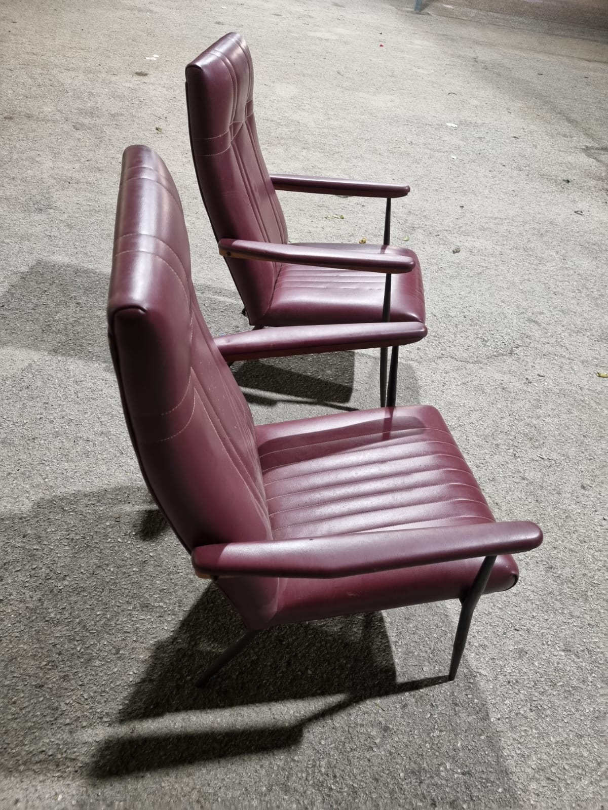 Due Poltrone Vintage Struttura Molto Robusta