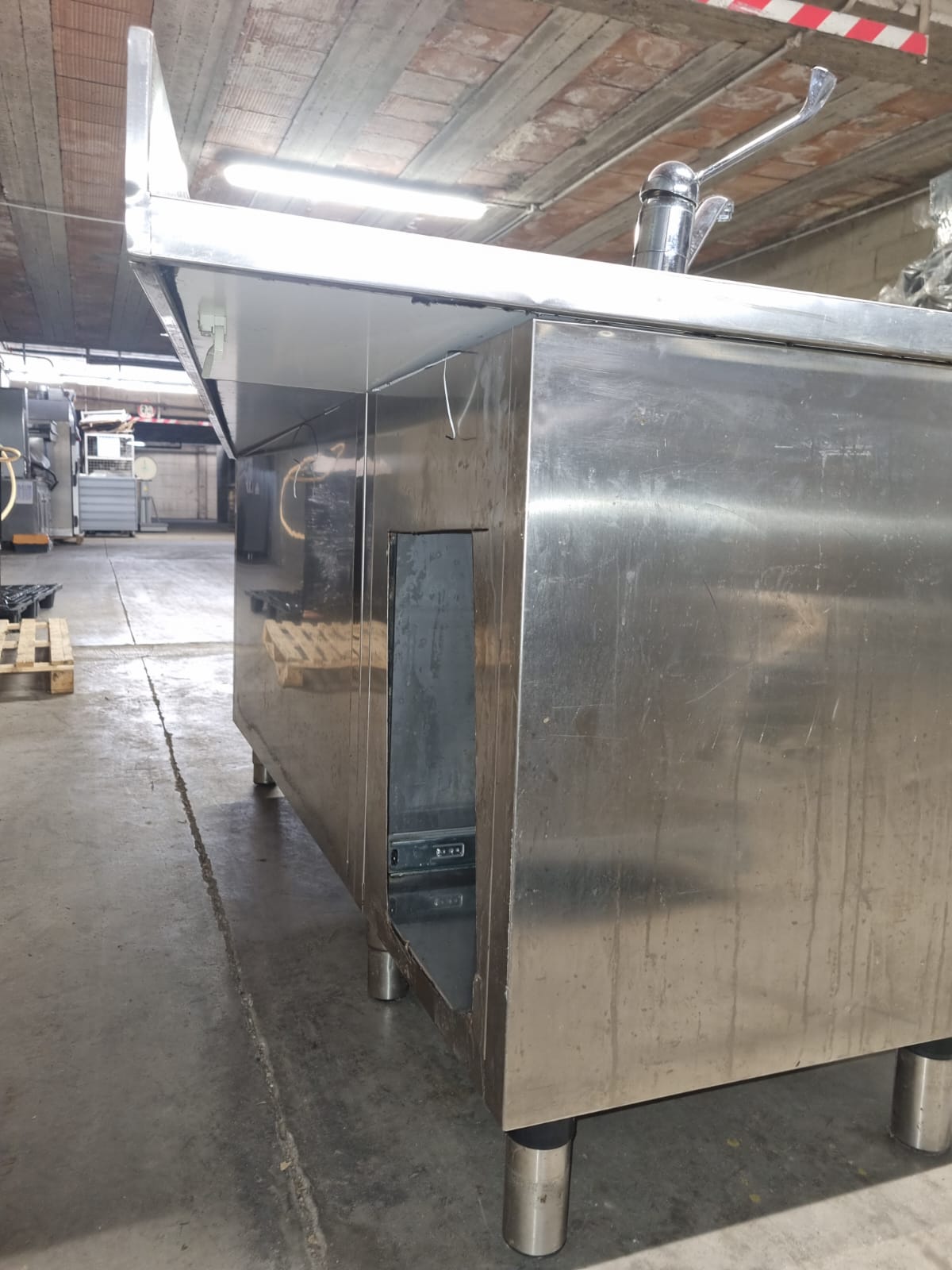 Lavandino Bancone in Acciaio Lungo 180 cm Usato