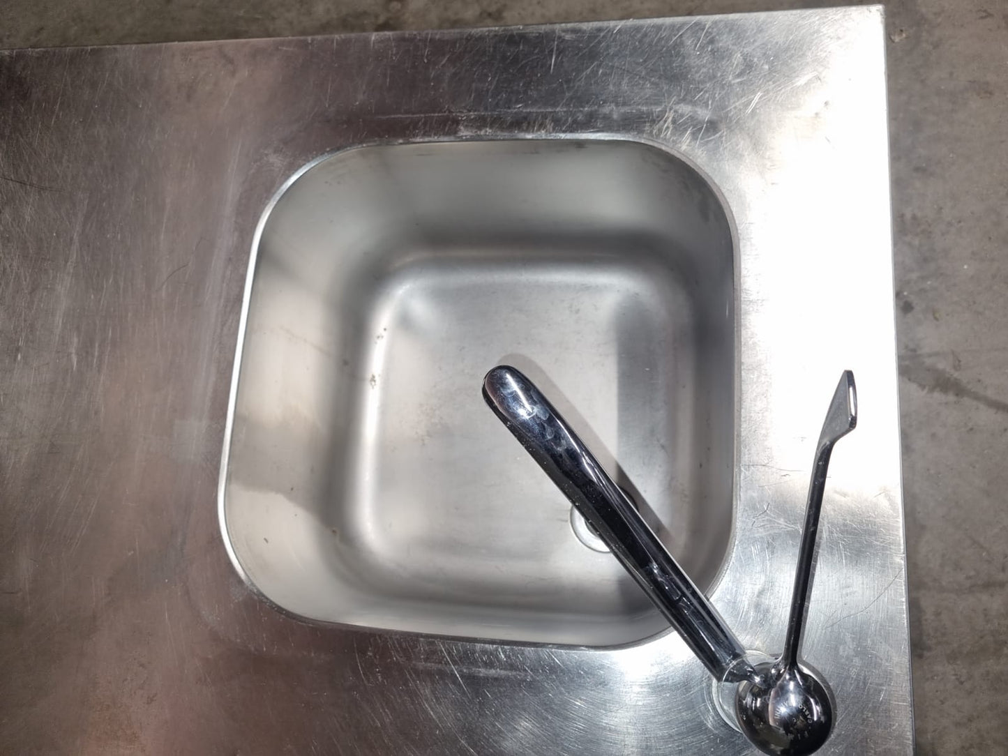 Lavandino Bancone in Acciaio Lungo 180 cm Usato
