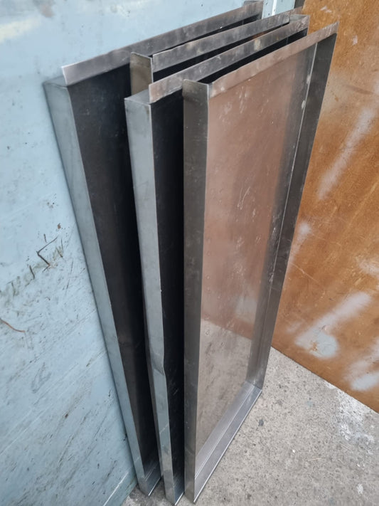 Quattro Teglie in Acciaio Misure 95x35 alte 2.8 cm Usate