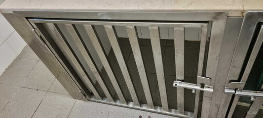 Due Cancelli Per Animali Usato In Acciaio