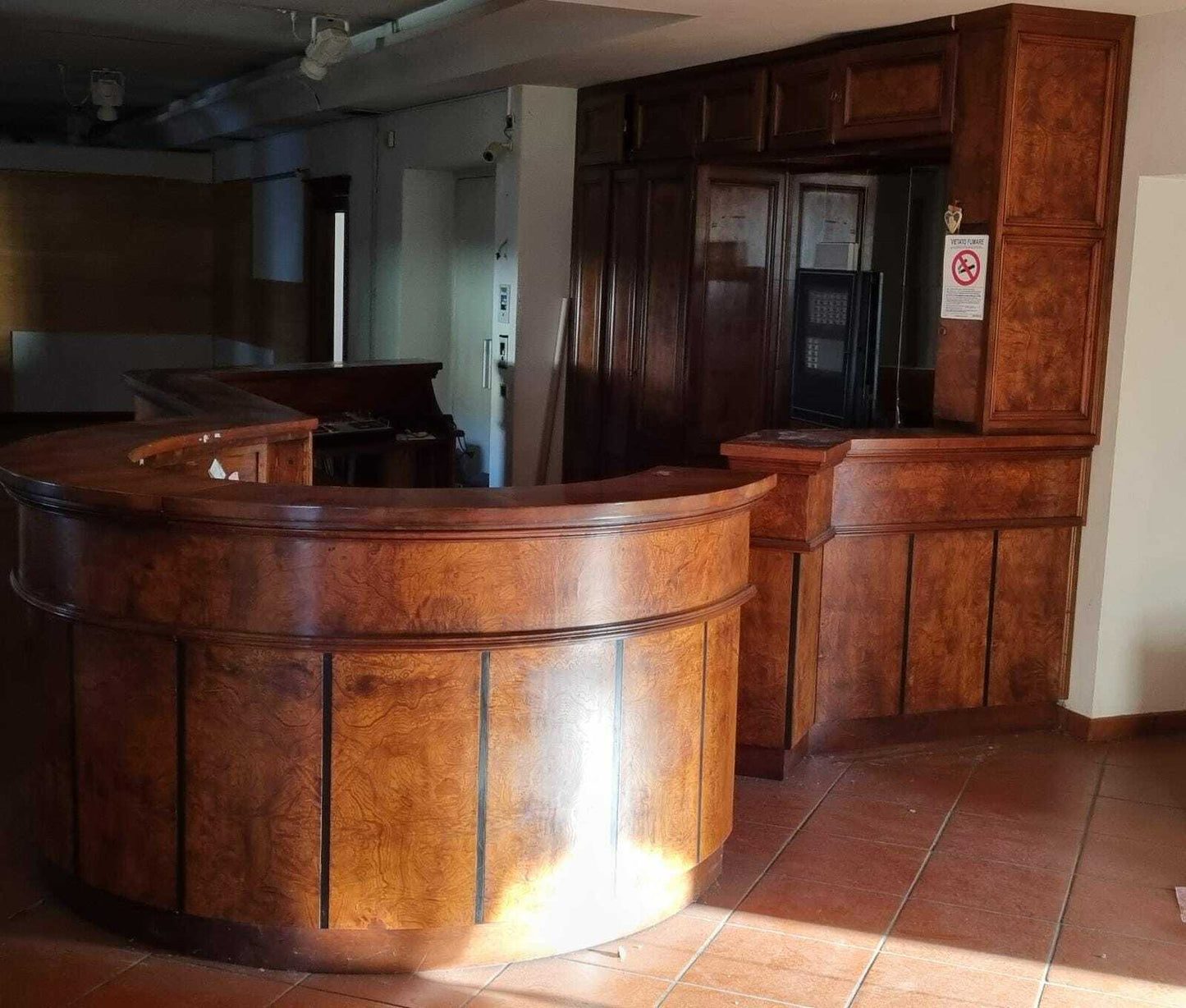 Spettacolare Bancone Reception Alberghi Hotel Ecc. Anni 80 In Massello E Radica