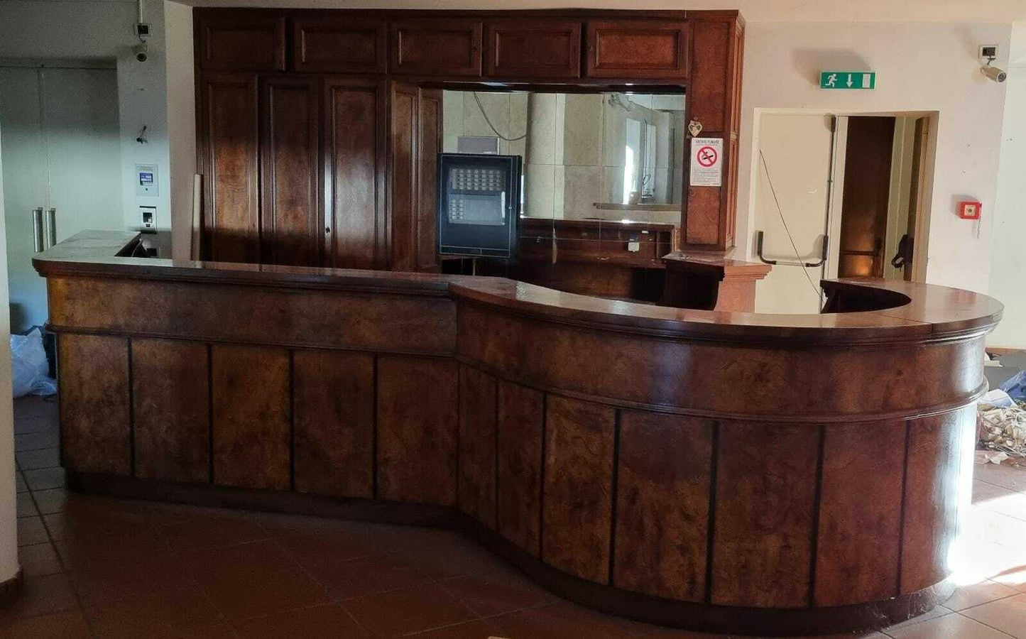 Spettacolare Bancone Reception Alberghi Hotel Ecc. Anni 80 In Massello E Radica