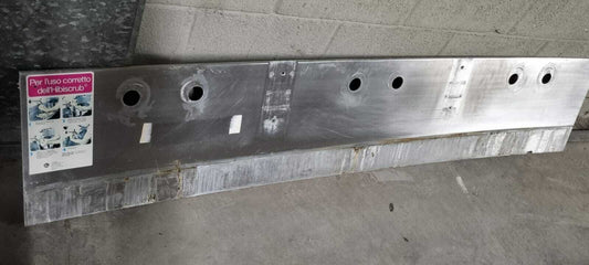 Lavandino In Acciaio Per Sala Operatorio Con Rubinetto Sul Lato Sinistro Usato