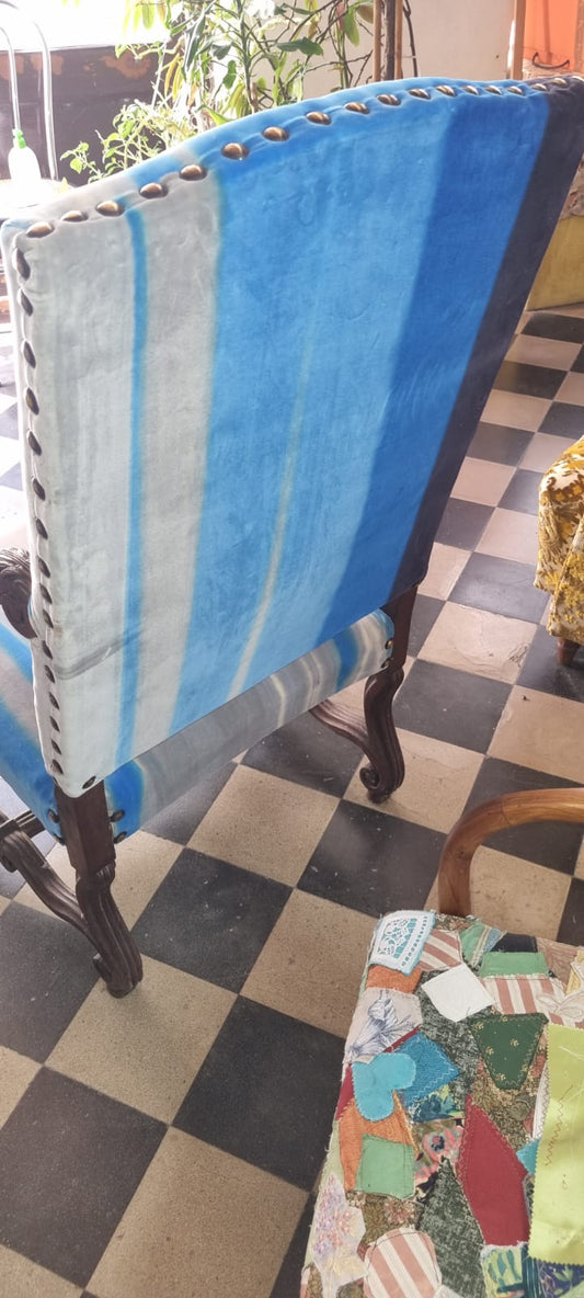 Bellissima Poltrona con Leoncini fine 800 Restaurata Seduta in Tessuto