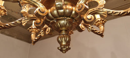 Grande Lampadario in Foglia Oro Intagliato Meta' 900