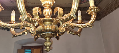 Grande Lampadario in Foglia Oro Intagliato Meta' 900