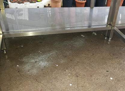 Grande Bancone Tavolo in Acciaio. Piano pezzo unico 240*130 . Usato