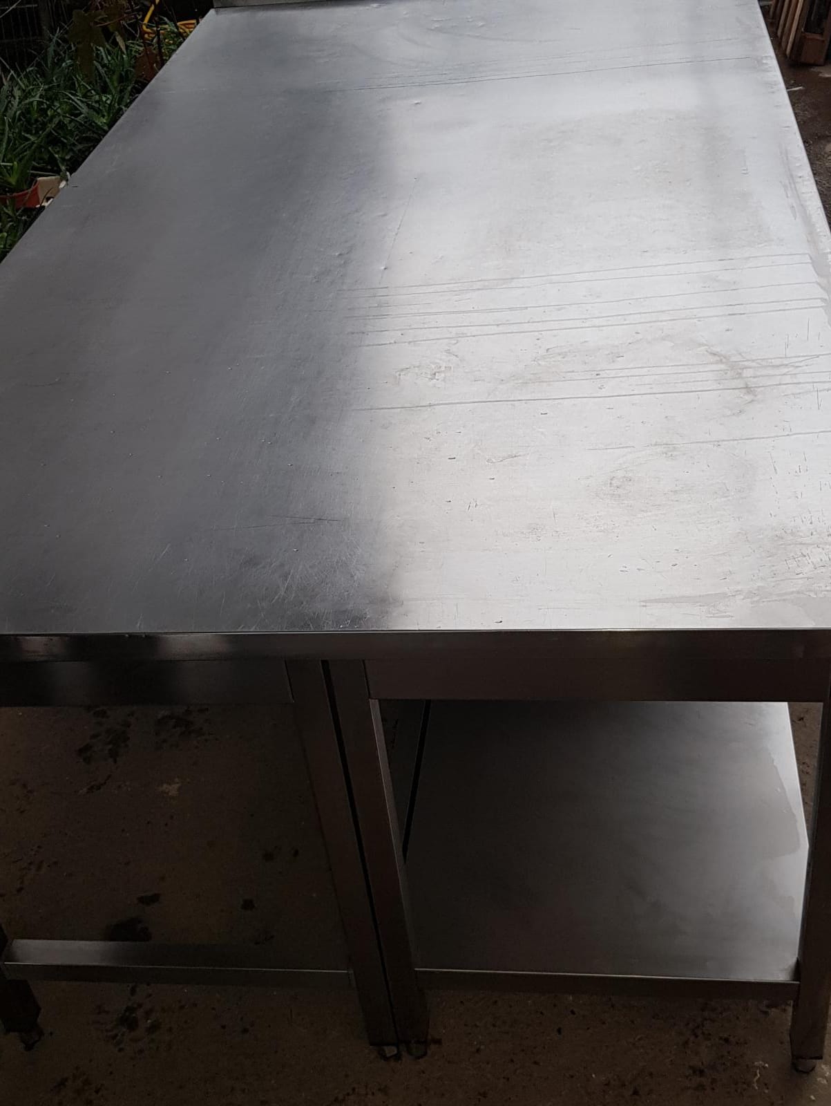 Grande Bancone Tavolo in Acciaio. Piano pezzo unico 240*130 . Usato