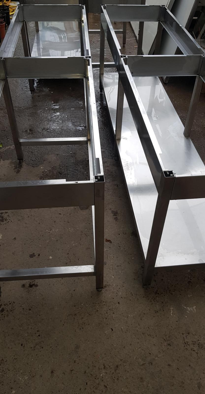 Grande Bancone Tavolo in Acciaio. Piano pezzo unico 240*130 . Usato