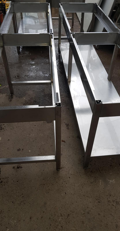 Grande Bancone Tavolo in Acciaio. Piano pezzo unico 240*130 . Usato