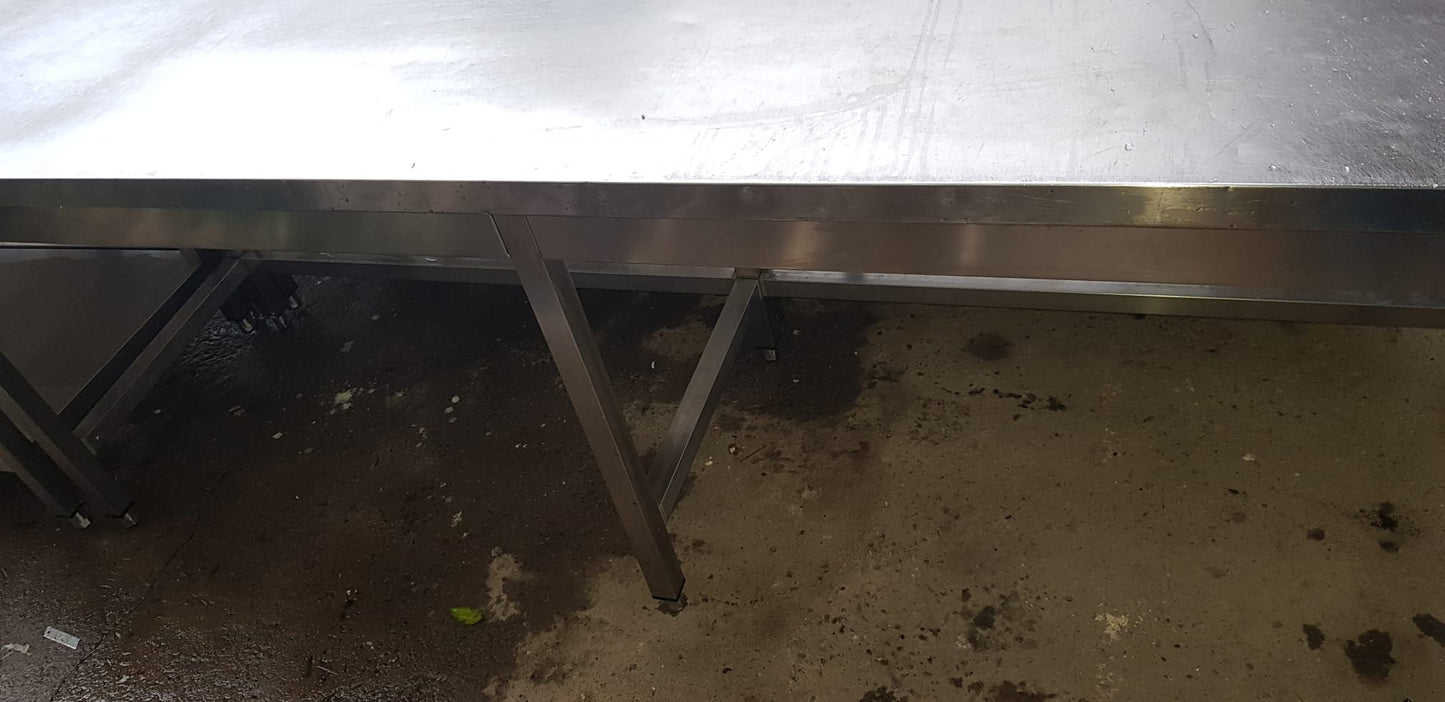 Grande Bancone Tavolo in Acciaio. Piano pezzo unico 240*130 . Usato