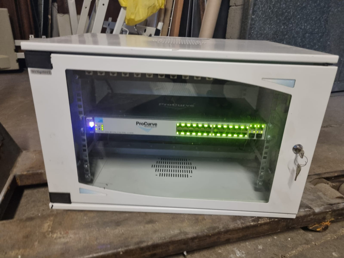 Mobile Rack Procurve Switch 2610-24 Compreso di Interretture Usato