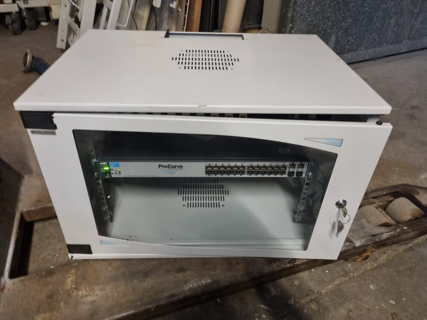 Mobile Rack Procurve Switch 2610-24 Compreso di Interretture Usato