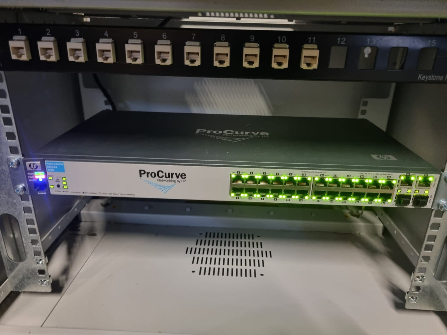 Mobile Rack Procurve Switch 2610-24 Compreso di Interretture Usato