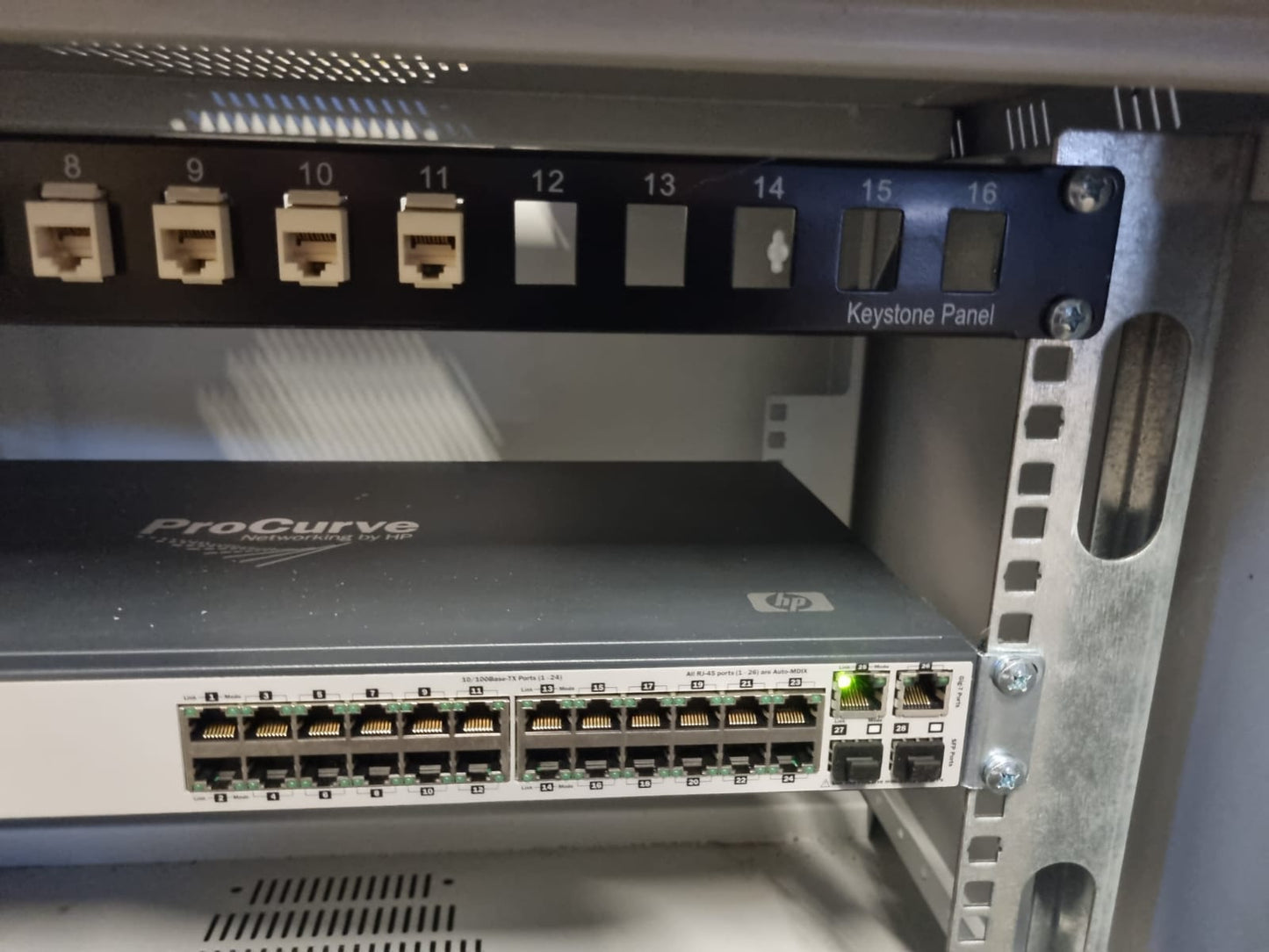 Mobile Rack Procurve Switch 2610-24 Compreso di Interretture Usato