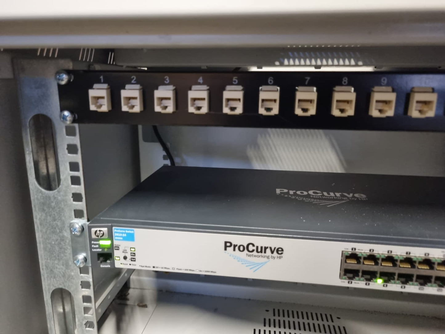 Mobile Rack Procurve Switch 2610-24 Compreso di Interretture Usato