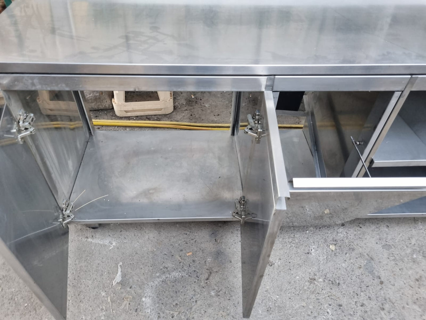Bancone in Acciaio con Ante Professionale Usato lungo 214cm