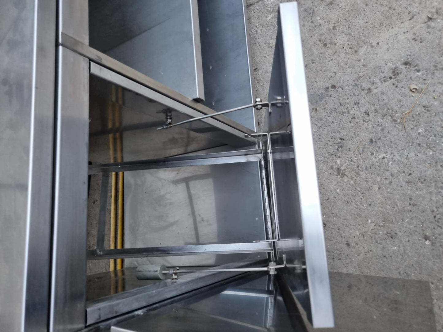 Bancone in Acciaio con Ante Professionale Usato lungo 214cm