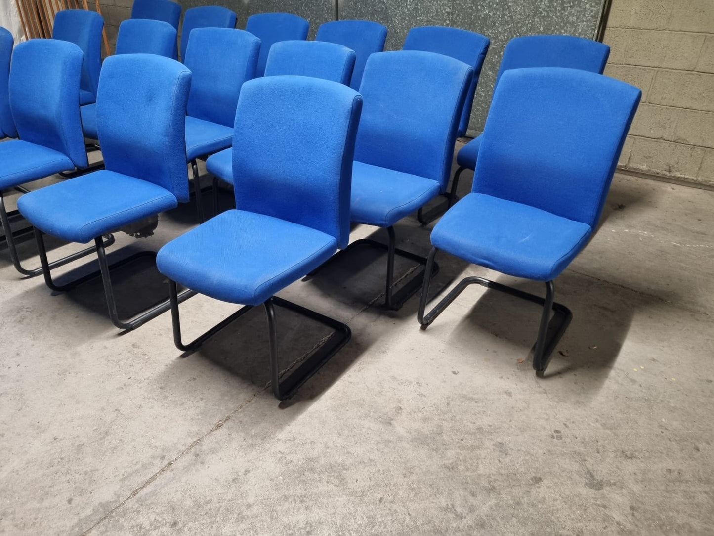 16 Sedie Poltrone sala da Riunione sala attesa usate
