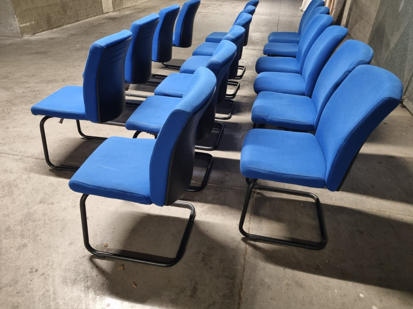 16 Sedie Poltrone sala da Riunione sala attesa usate
