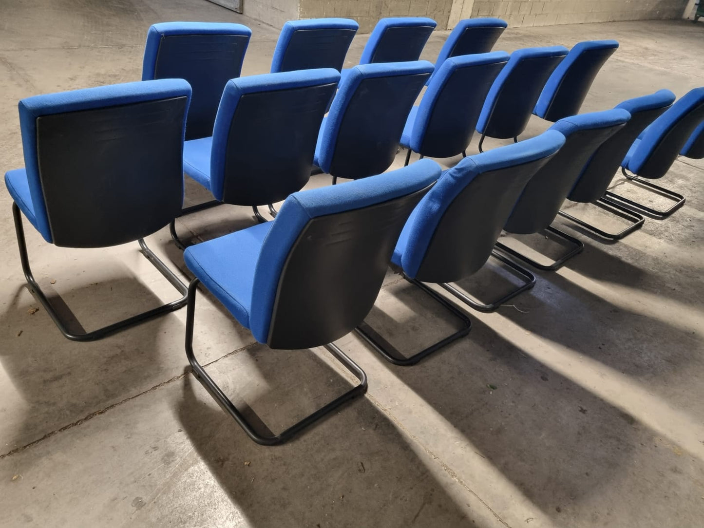 16 Sedie Poltrone sala da Riunione sala attesa usate