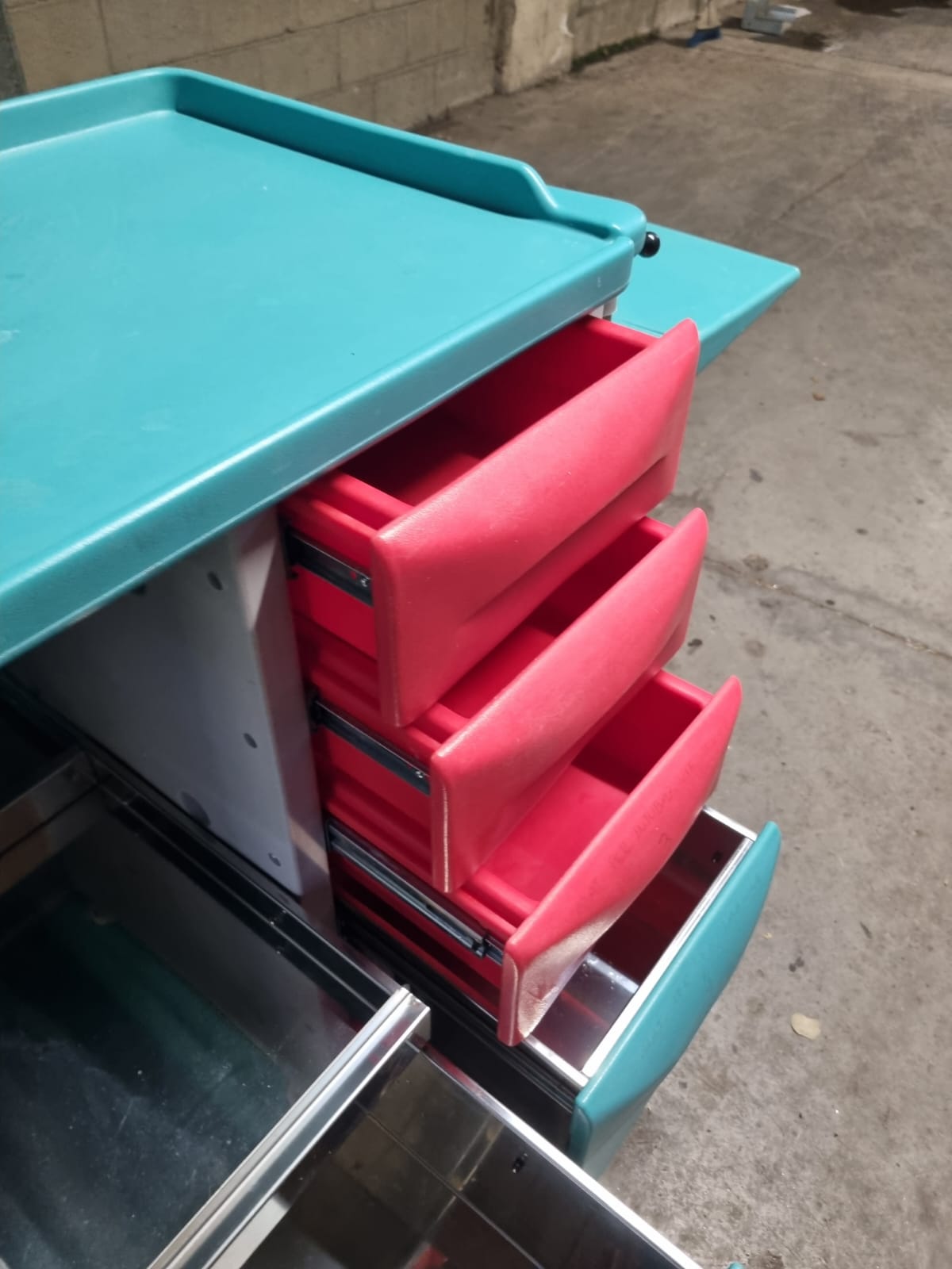 Carrello Porta Farmaci Usato in Ottime condizioni