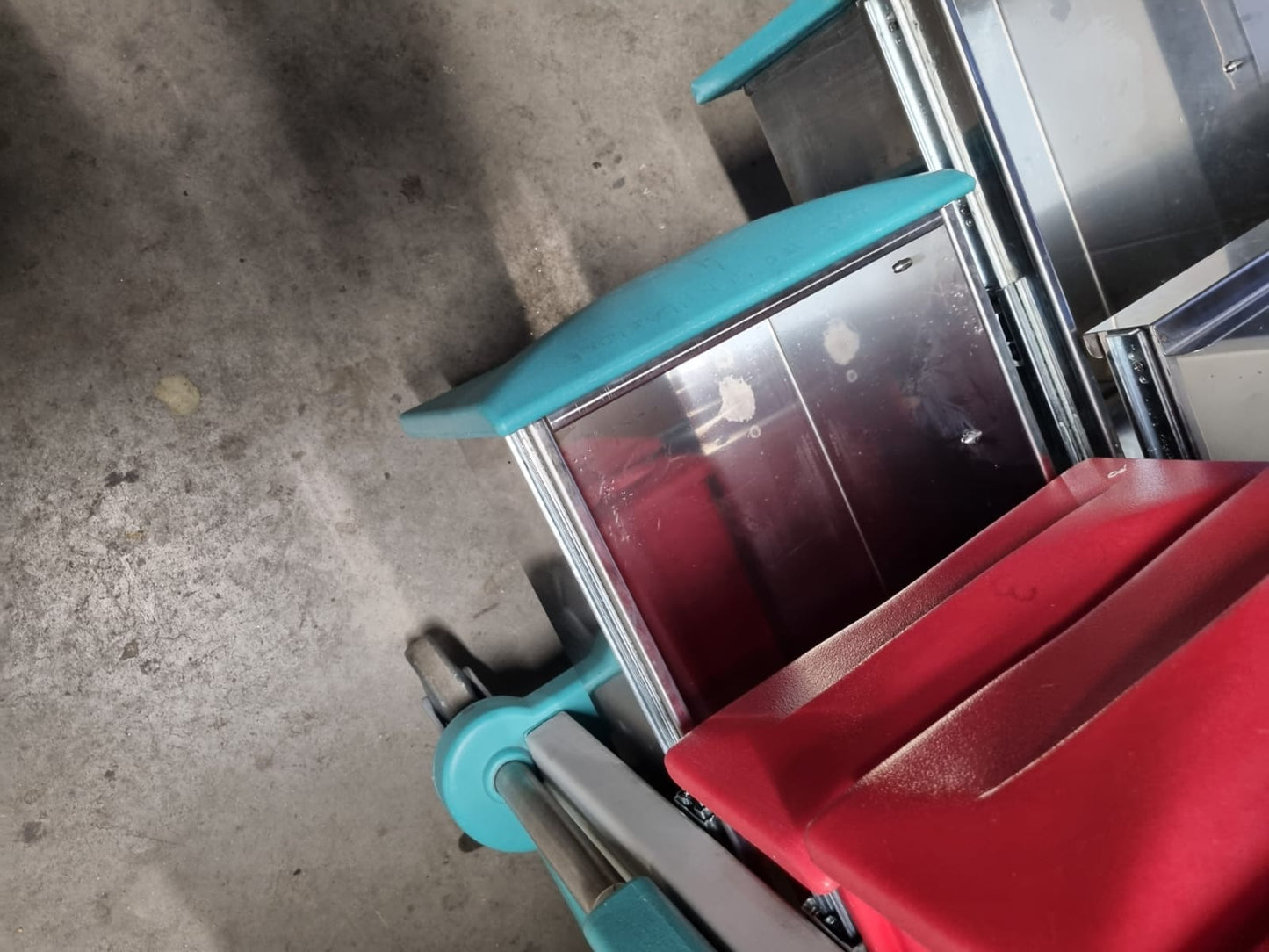Carrello Porta Farmaci Usato in Ottime condizioni