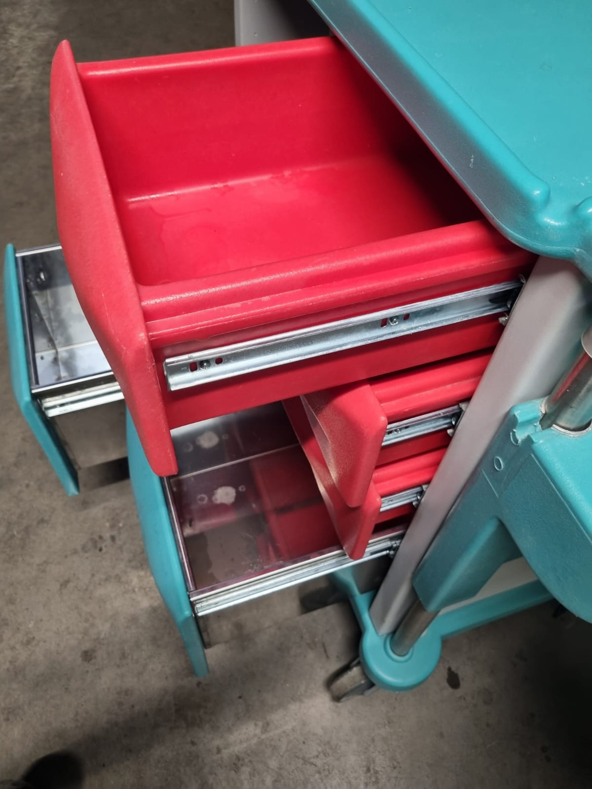 Carrello Porta Farmaci Usato in Ottime condizioni