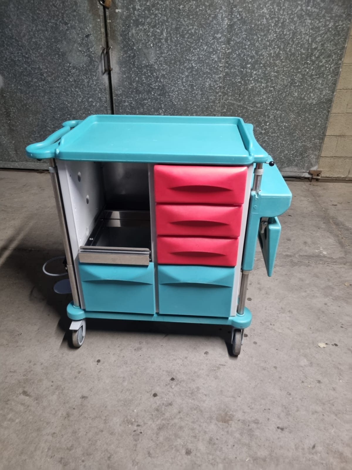 Carrello Porta Farmaci Usato in Ottime condizioni