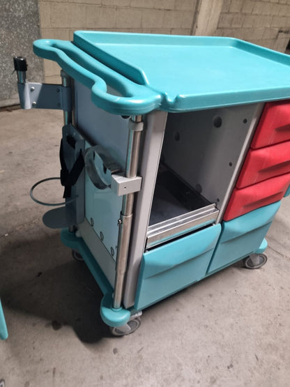 Due Carrelli Porta Farmaci Usati ma in Ottime condizioni