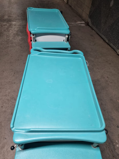 Due Carrelli Porta Farmaci Usati ma in Ottime condizioni