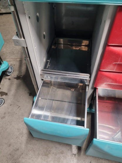 Due Carrelli Porta Farmaci Usati ma in Ottime condizioni
