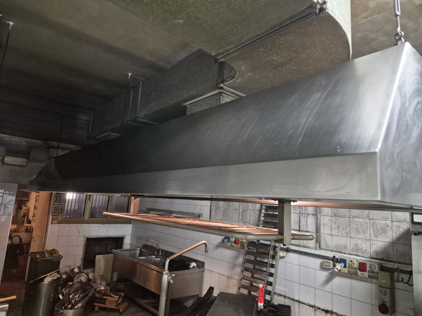 Cappa Professionale in acciaio con motore Lunga 4 metri usata