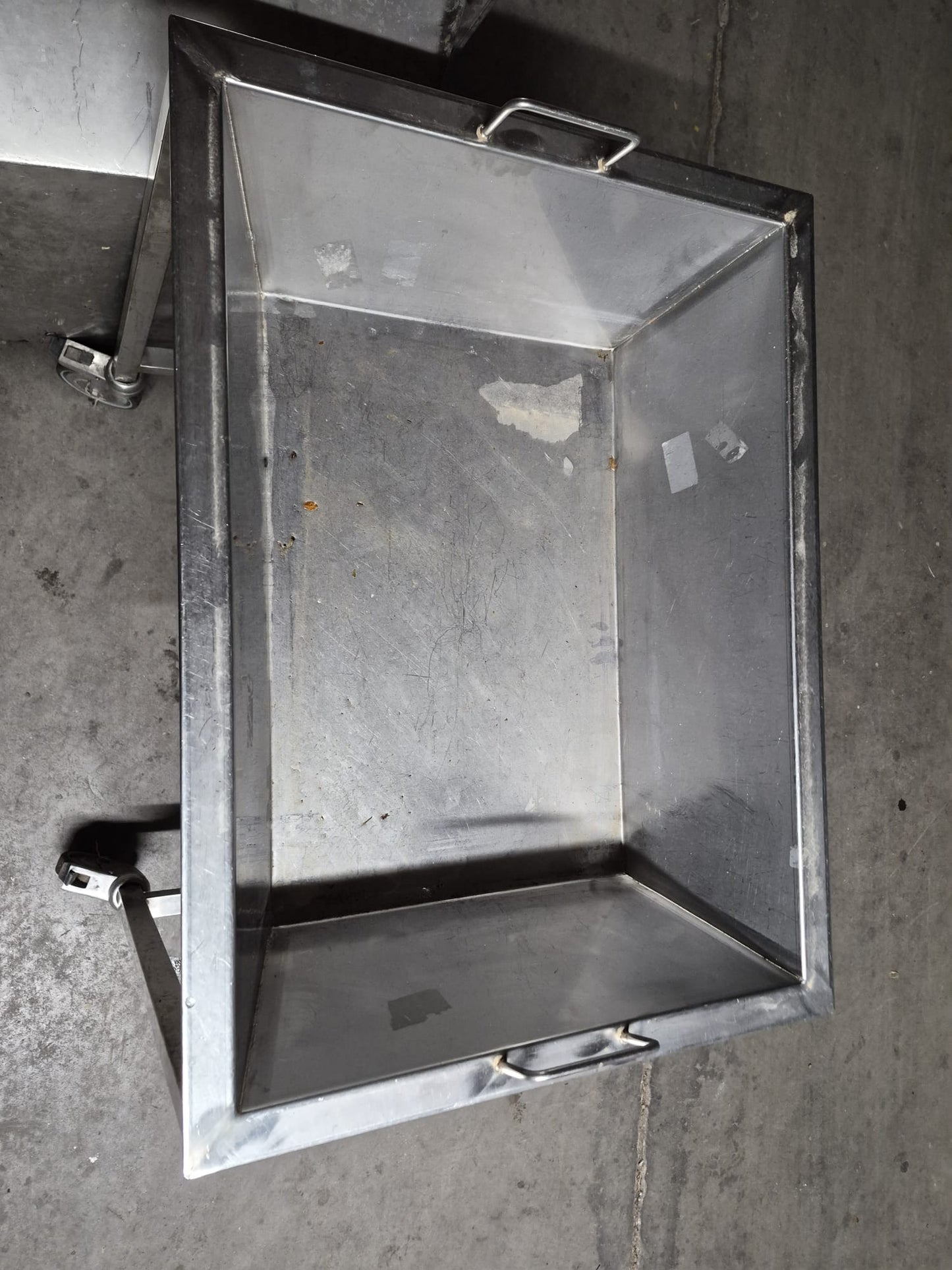 Carrello in acciaio con 2 vasche grandi usato