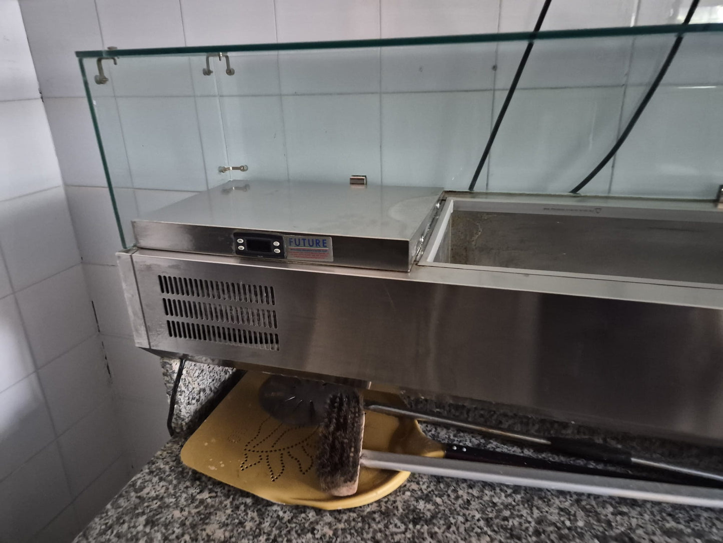 Banco Frigo per Pizzeria Refrigerato con vetrina usato