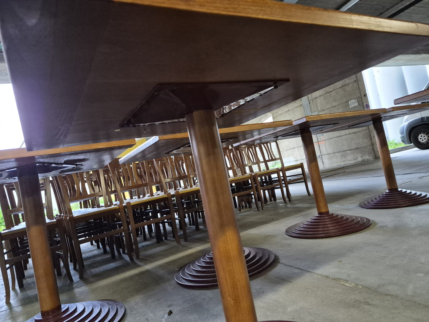 10 Tavoli in Stile Decò e 54 sedie usate per Bar Ristoranti e Pub