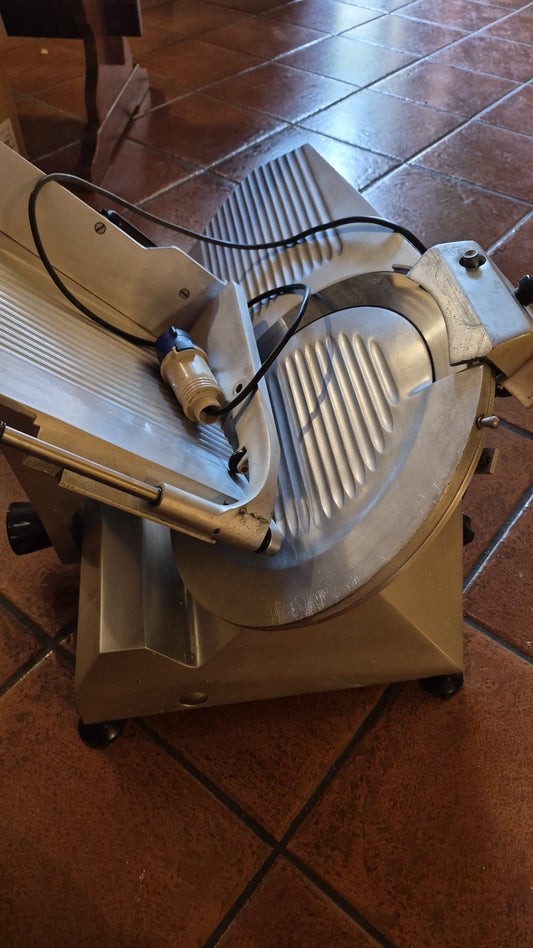 Affettatrice Professionale in acciaio Lama 35 Usata
