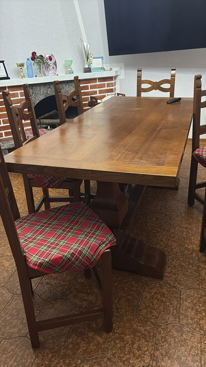 Tavolo con sei sedie in Castagno fatti a mano da Artigiano della Garfagnana usati