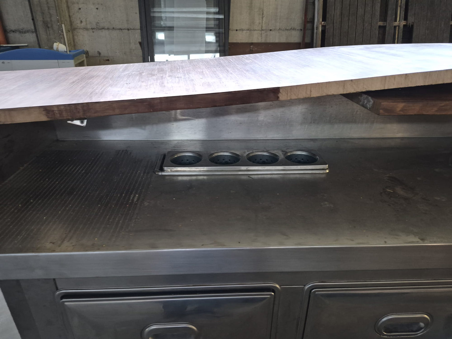 Bancobar Bancone Bar stile Rustico completo di Frigo Usato Lungo 378cm
