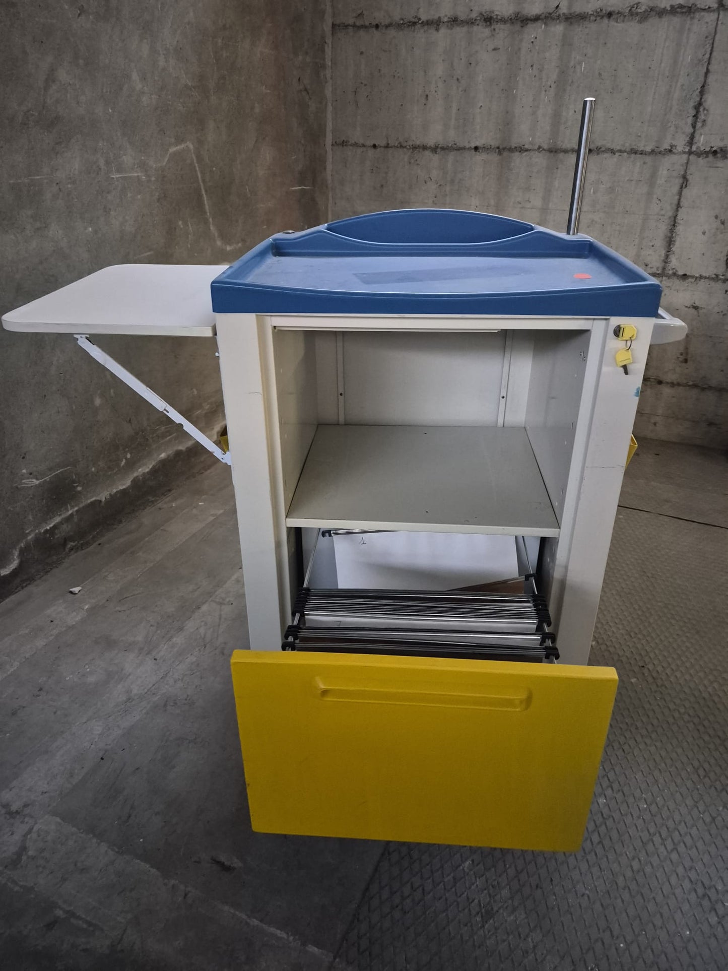 Carrello Porta Farmaci Usato