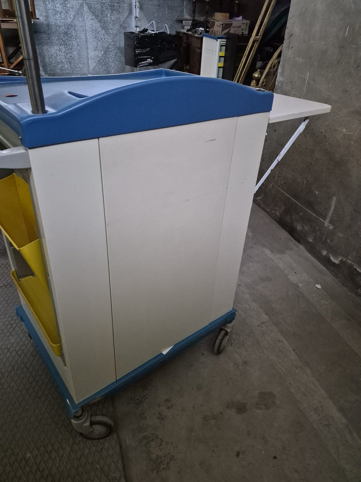 Carrello Porta Farmaci Usato
