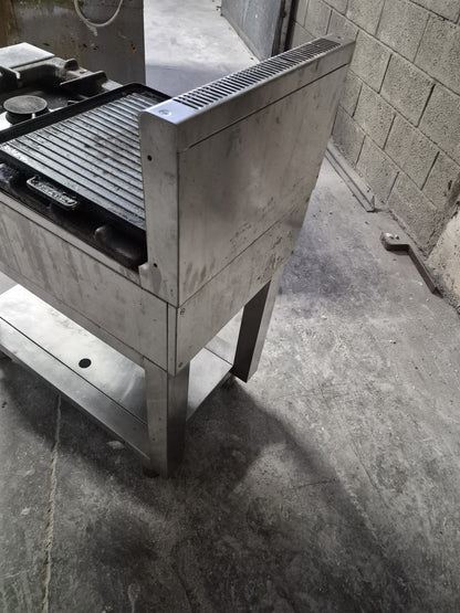Cucina a Gas a Due Fuochi con Griglia Professionale Usata