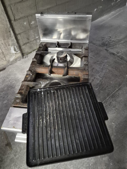 Cucina a Gas a Due Fuochi con Griglia Professionale Usata