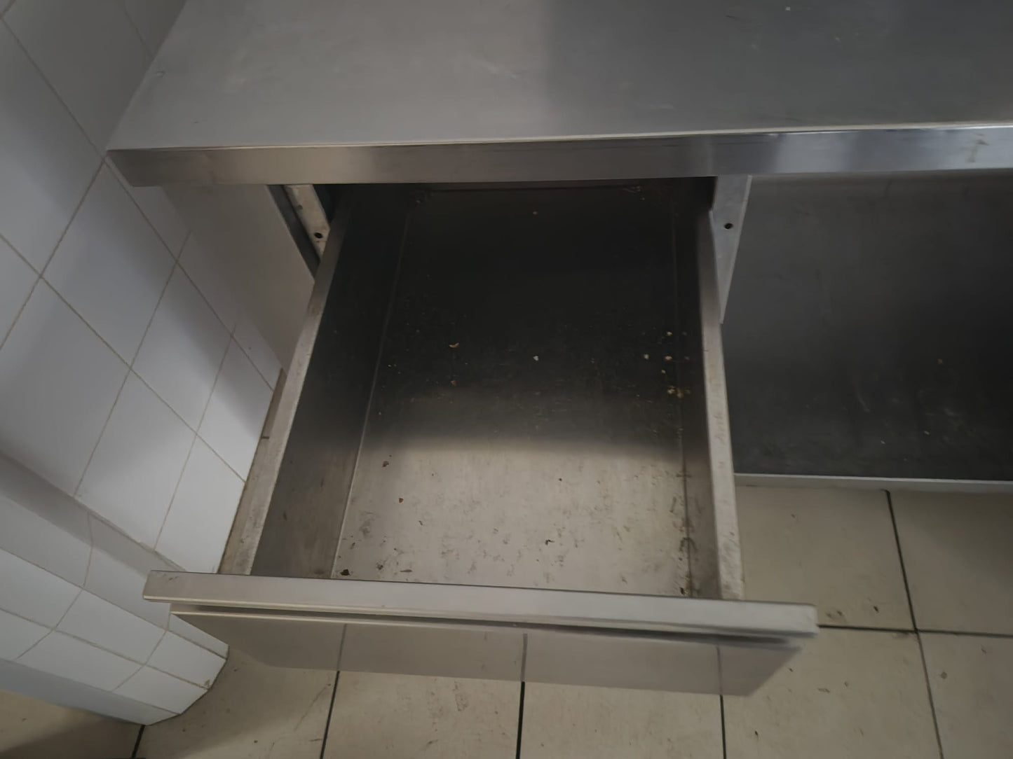 Bancone  Tavolo  Professionale in Acciaio con due cassetti usato