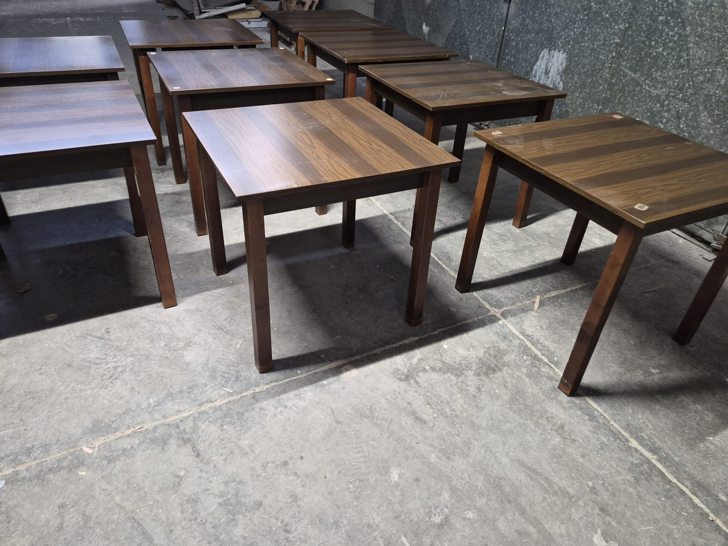 Stock 10 Tavoli Bar Ristorante Usati necessitano di piccoli ritocchi