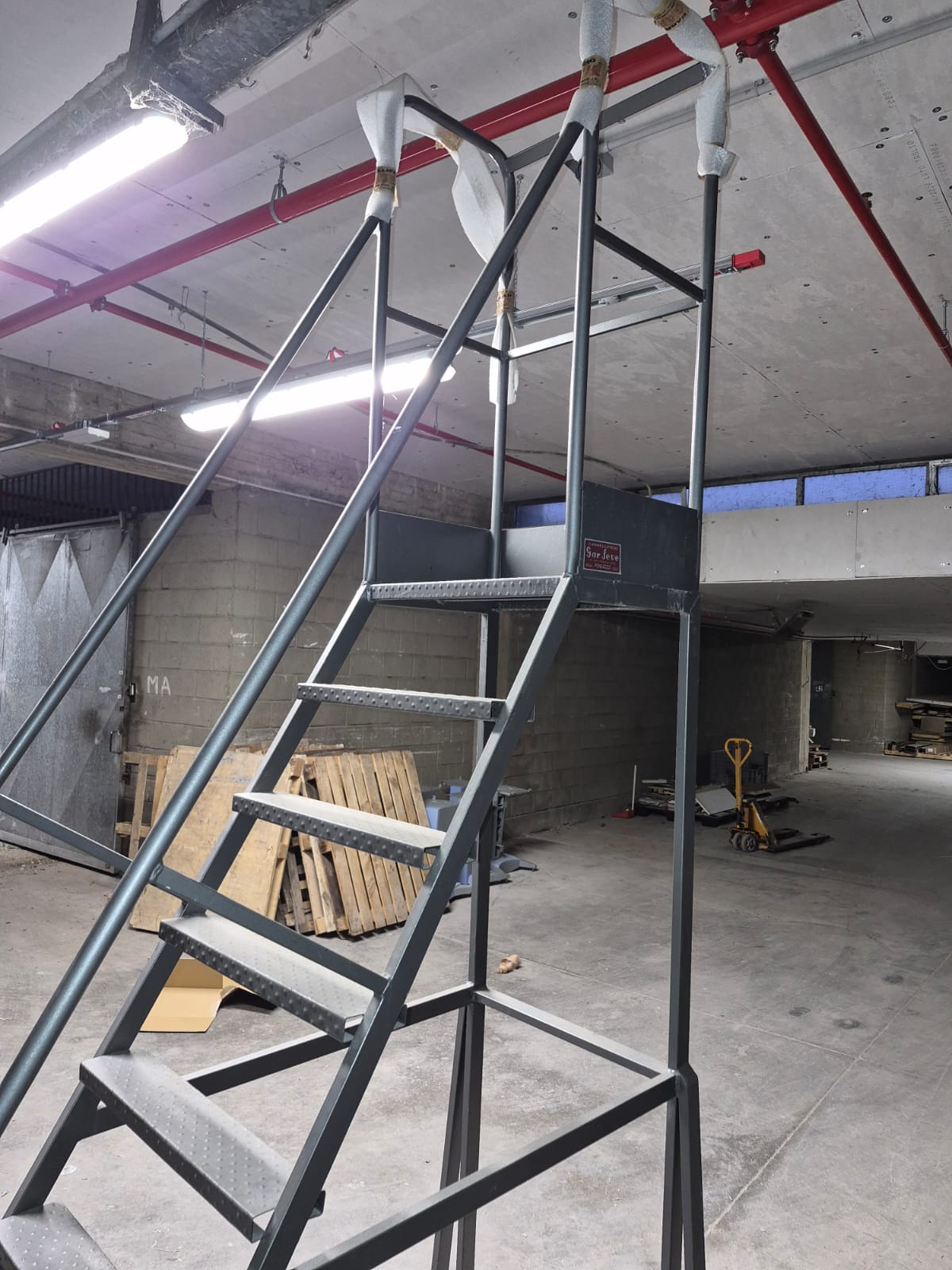 Scala a Palchetto o Castello come nuova usata per sola esposizione