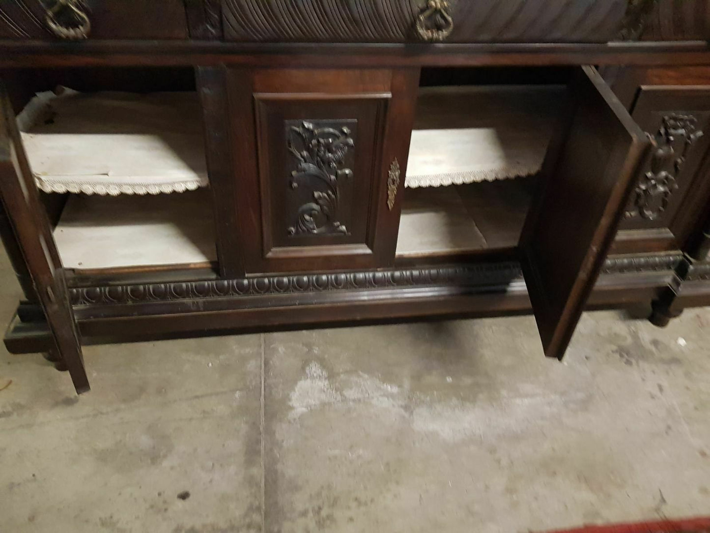 Bellissima Credenza Doppio Corpo Rinascimento Rinascimentale